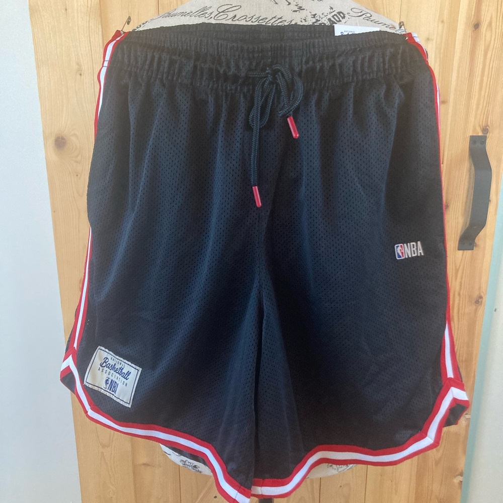 NWT NBA Black Mesh Men's Shorts knee length fully lined  Small